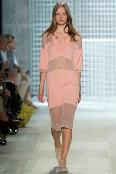 Look 18